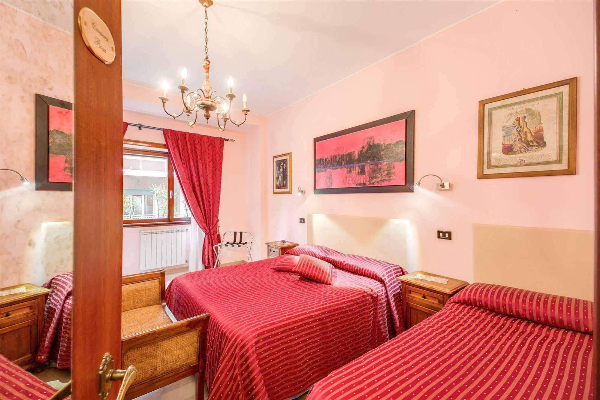 Couette-café Domus Cornelia 2*